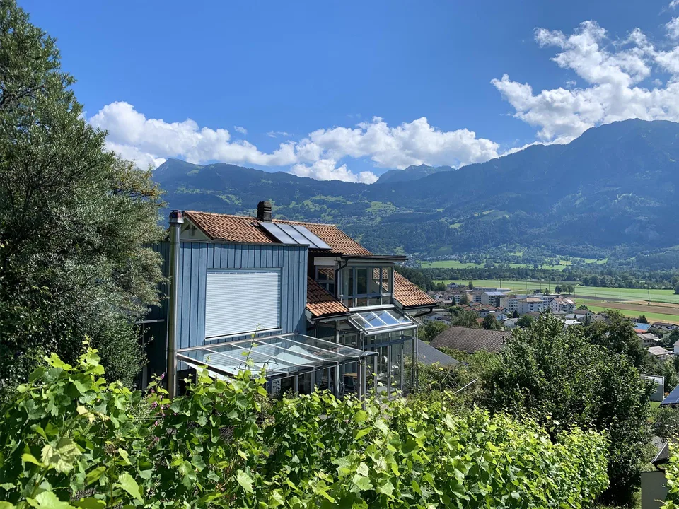 7.5-Zimmer-EFH mit ausbaubarer Einliegerwohnung, unverbaubare Aussicht