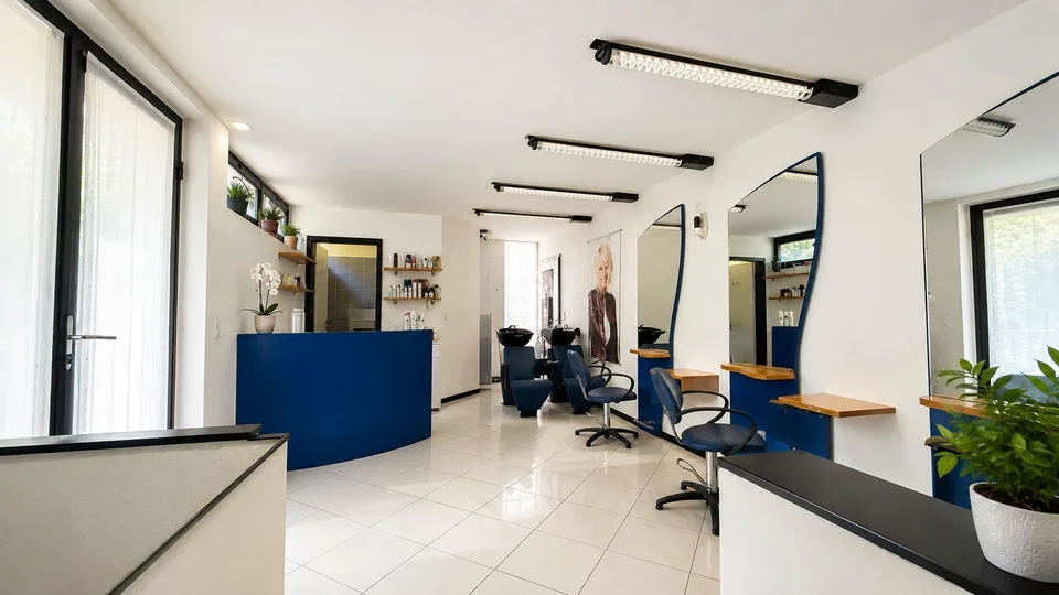 Vendesi ampia casa unifamiliare in zona intima a Grono – Foto 12 von 18