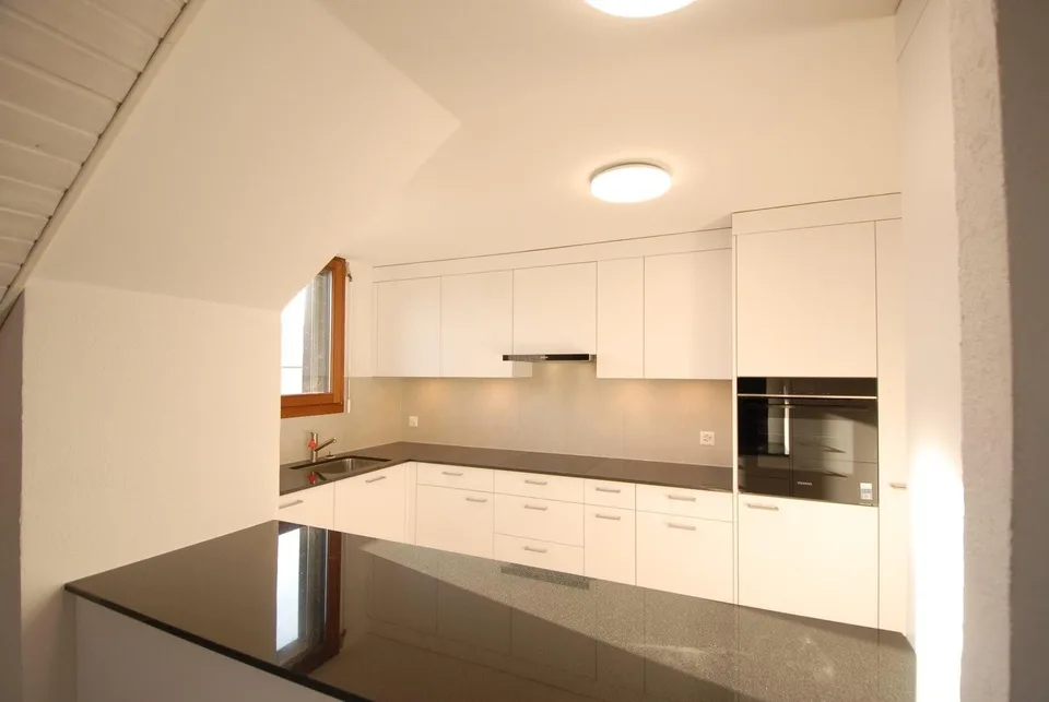Grosszügige 4½-Zimmer-Dachwohnung mit Wintergarten & Cheminée in Re... – Foto 3 von 12