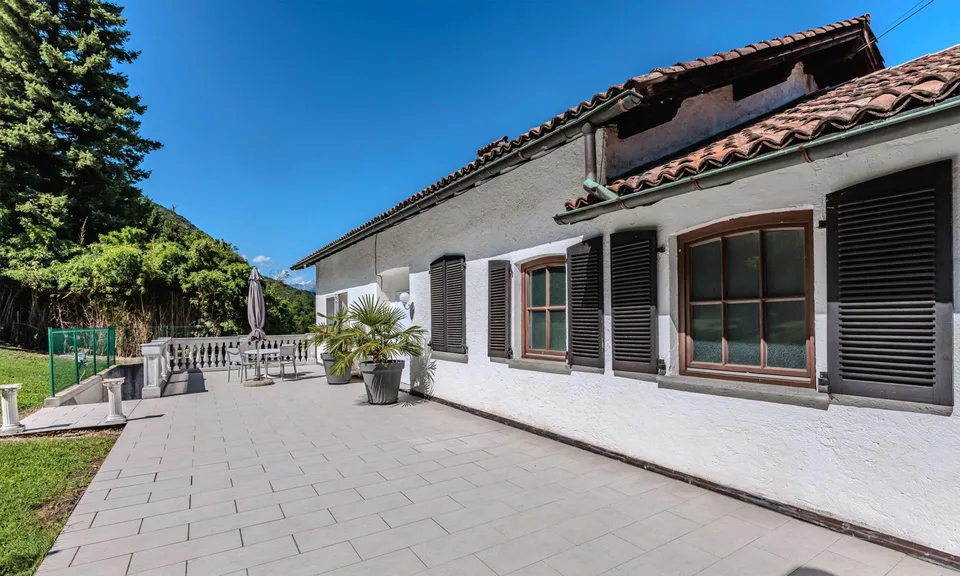 HELLER VILLA MIT 6,5 ZIMMERN UND GROSSER GARTEN IN GRAVESANO – Foto 6 von 9