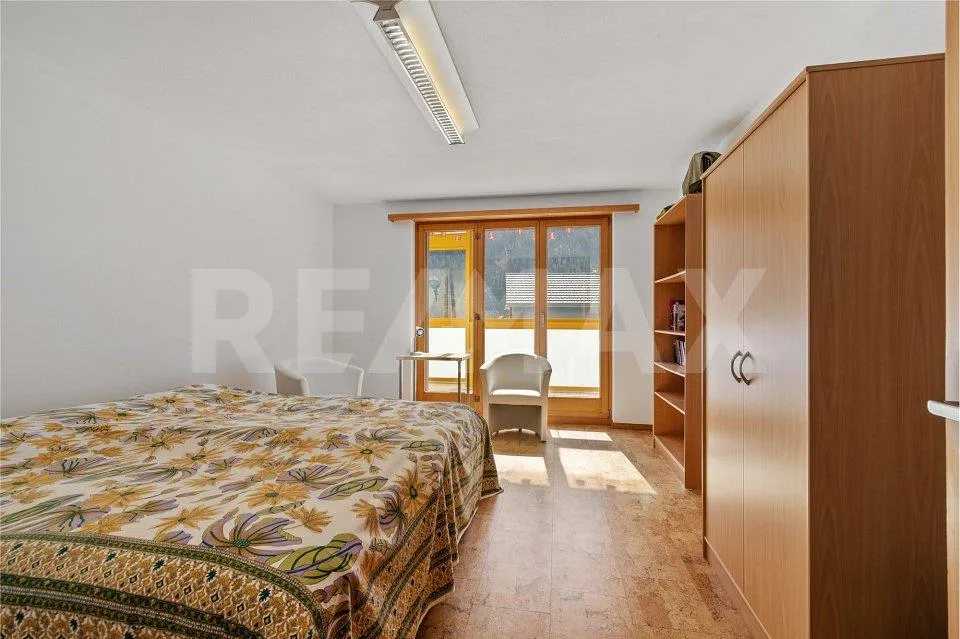 Grosses Einfamilienhaus mit separatem Büroteil – Foto 7 von 13