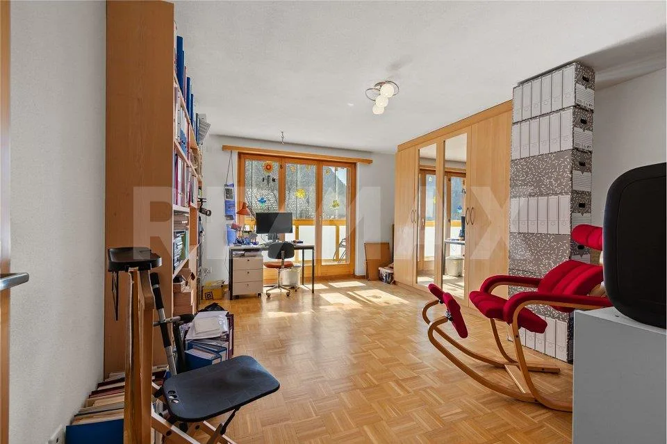 Grosses Einfamilienhaus mit separatem Büroteil – Foto 12 von 13