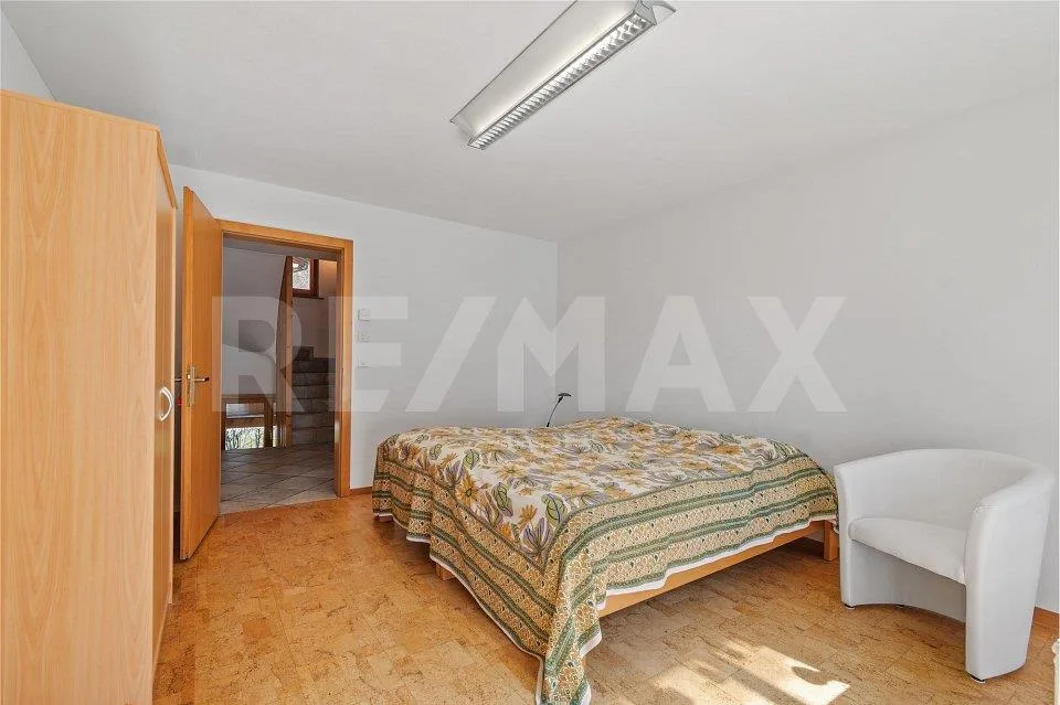 Grosses Einfamilienhaus mit separatem Büroteil – Foto 11 von 13