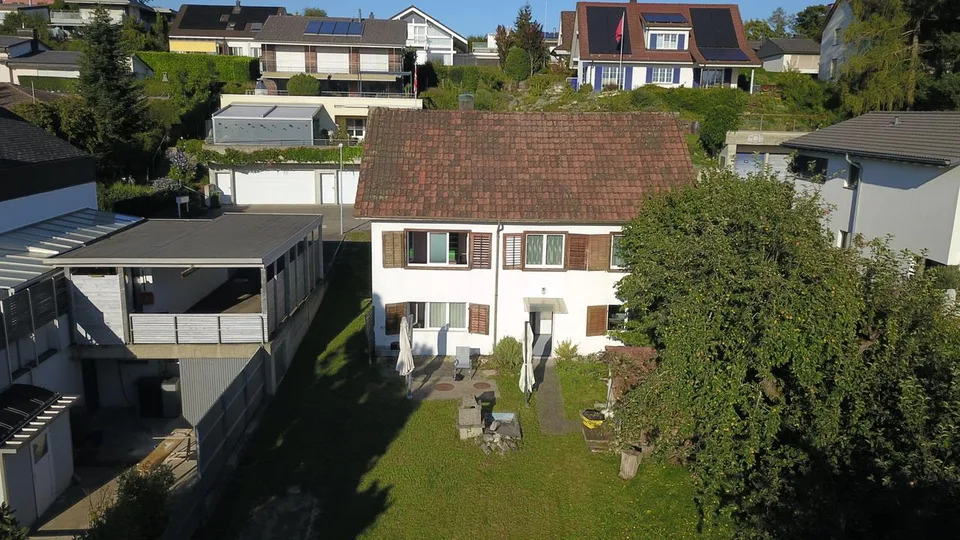 Einfamilienhaus mit grosser Baulandreserve