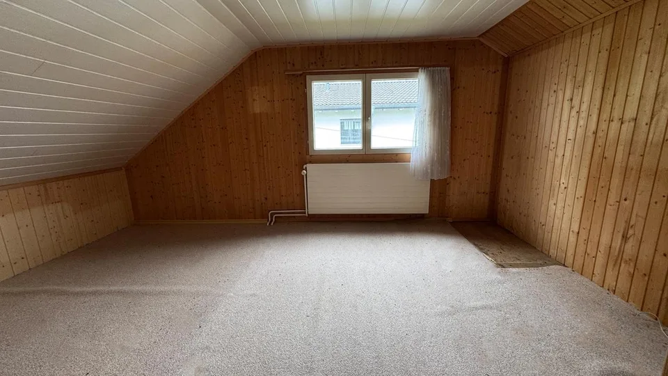 Einfamilienhaus mit grosser Baulandreserve – Foto 10 von 12