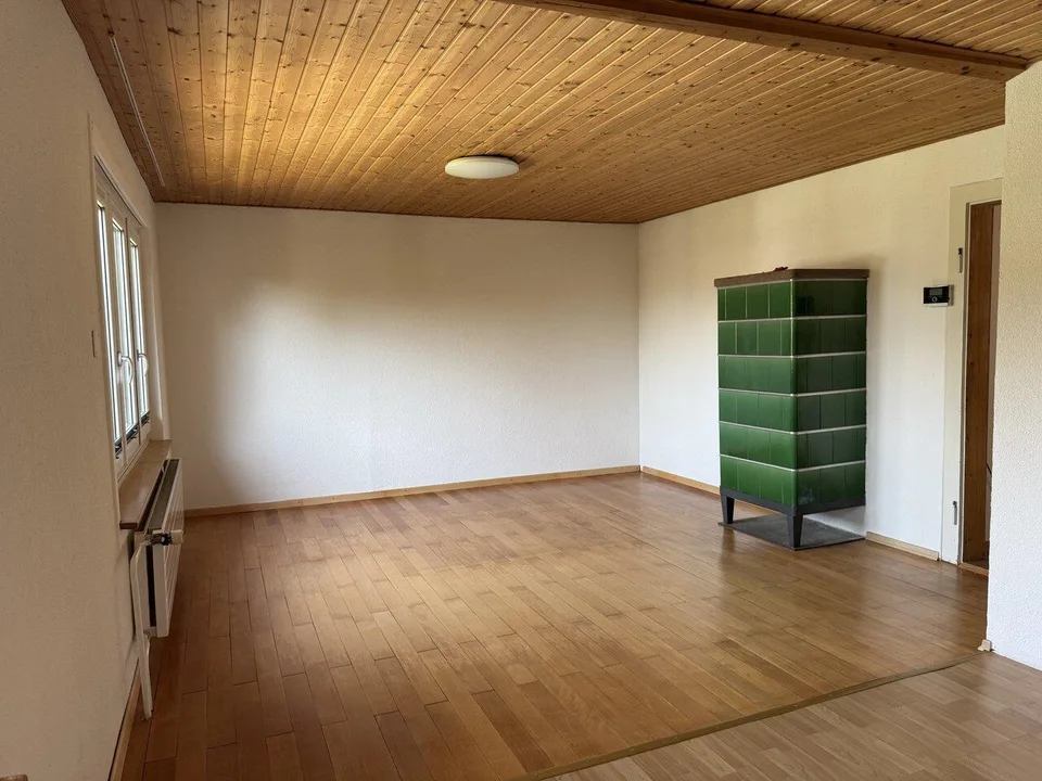 Einfamilienhaus mit grosser Baulandreserve