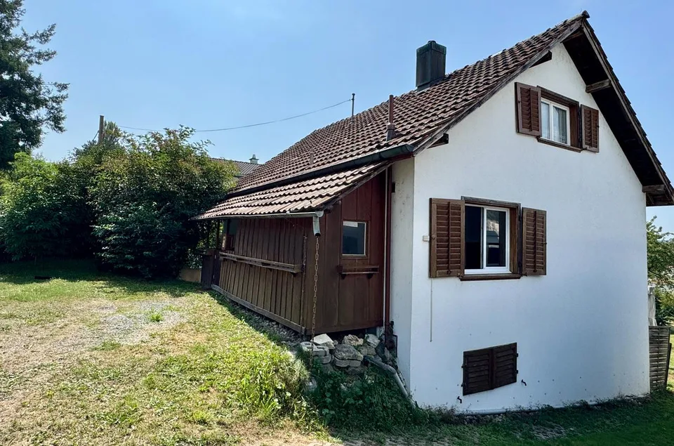 Einfamilienhaus mit grosser Baulandreserve