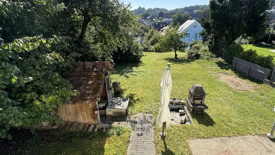 Einfamilienhaus mit grosser Baulandreserve