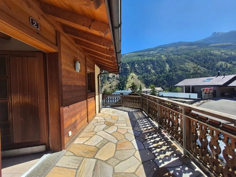 EUSEIGNE - BEAU CHALET DE 3.5 PIECES