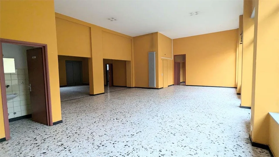 Chiasso, locale commerciale , personalizzabile