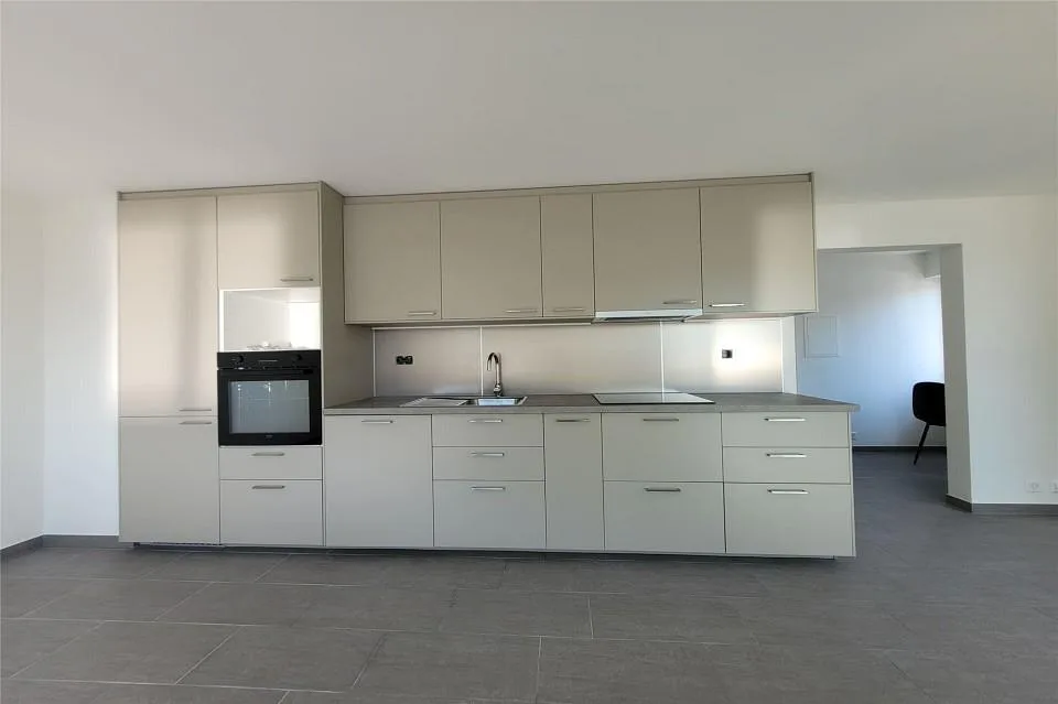 Wohnung mit 2,5 Zimmern und Veranda renoviert