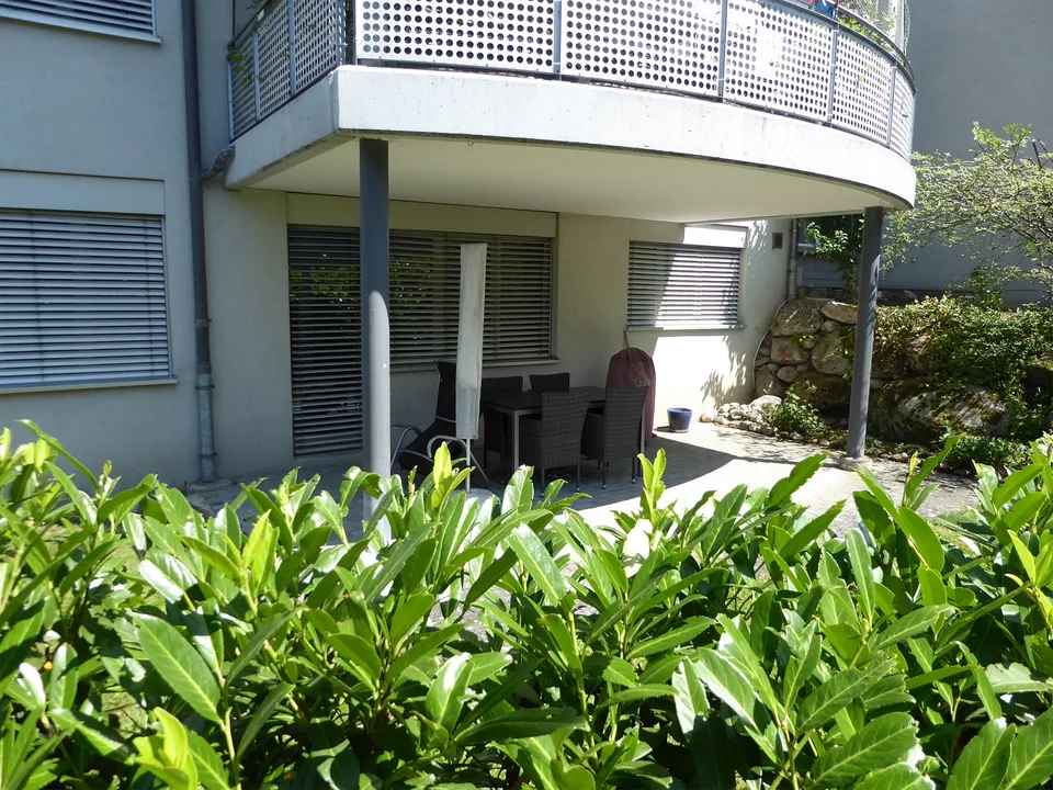 4.5 Zimmerwohnung mit Gartensitzplatz in Root