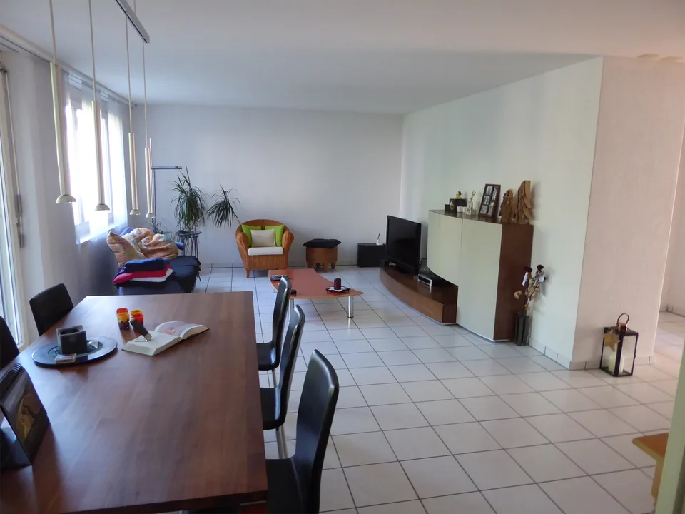 4.5 Zimmerwohnung mit Gartensitzplatz in Root