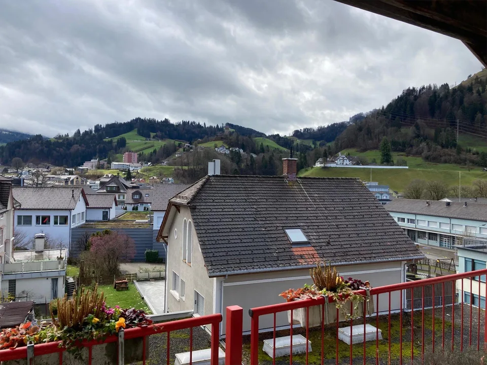 Schöne, helle Dachwohnung mit moderner Küche & Balkon – photo 7 of 16