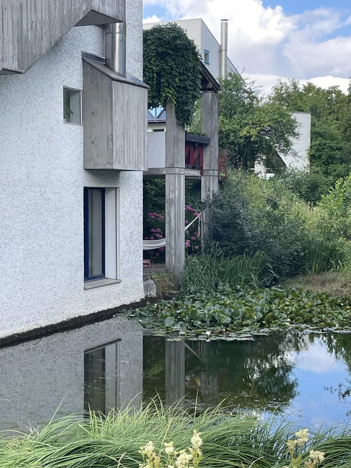 schöne, ruhige 3 Zimmer-Wohnung mit Sicht auf den Teich