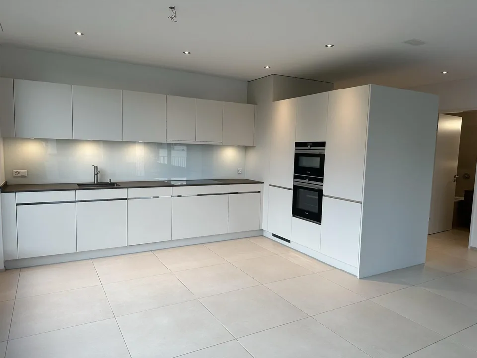 Moderne 2.5-Zimmerwohnung mit einzigartiger Raumhöhe
