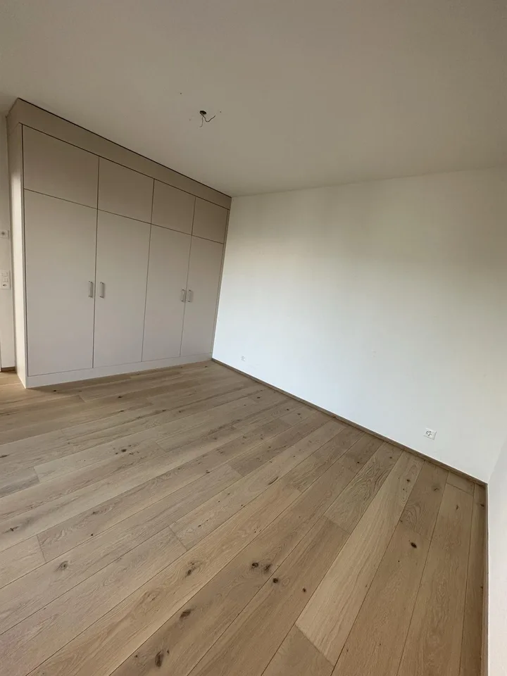 Moderne 2.5-Zimmerwohnung mit einzigartiger Raumhöhe
