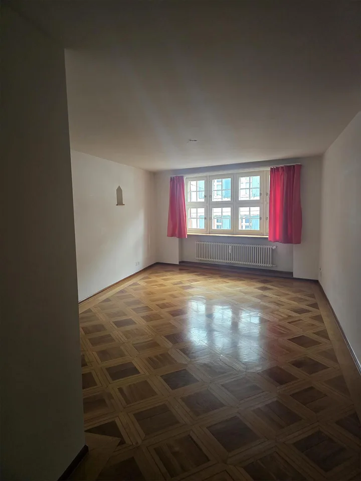 3 Zimmer Altbauwohnung mit Balkon