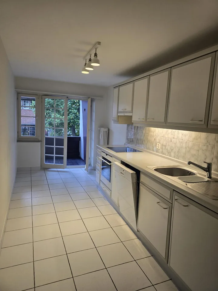 3 Zimmer Altbauwohnung mit Balkon