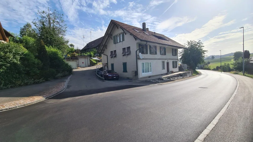 Grosszügiges Mehrfamilienhaus mit top Rendite und Parkmöglichkeit, ...