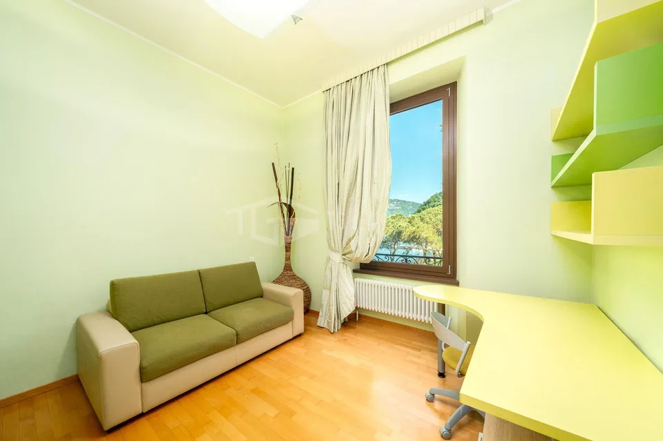ATTICO CON VISTA LAGO IN ELEGANTE COMPLESSO STORICO – foto 9 di 13