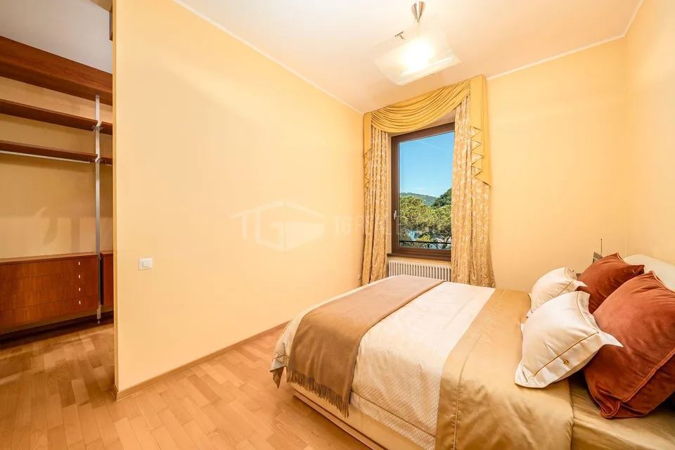 ATTICO CON VISTA LAGO IN ELEGANTE COMPLESSO STORICO – foto 7 di 13