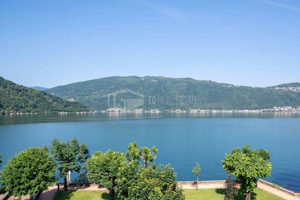 ATTICO CON VISTA LAGO IN ELEGANTE COMPLESSO STORICO – foto 13 di 13