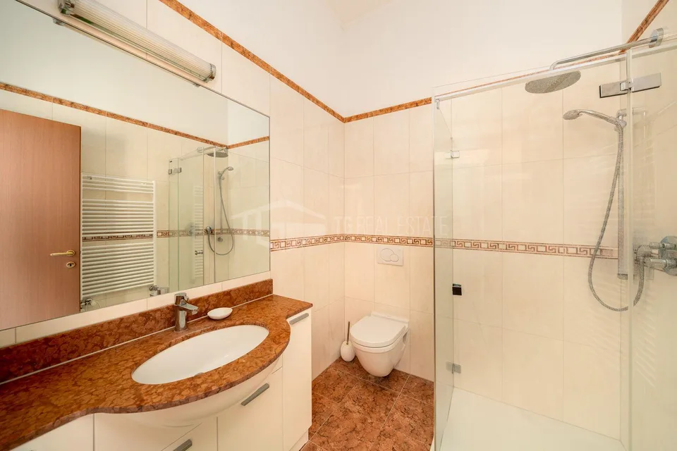 ATTICO CON VISTA LAGO IN ELEGANTE COMPLESSO STORICO – foto 11 di 13