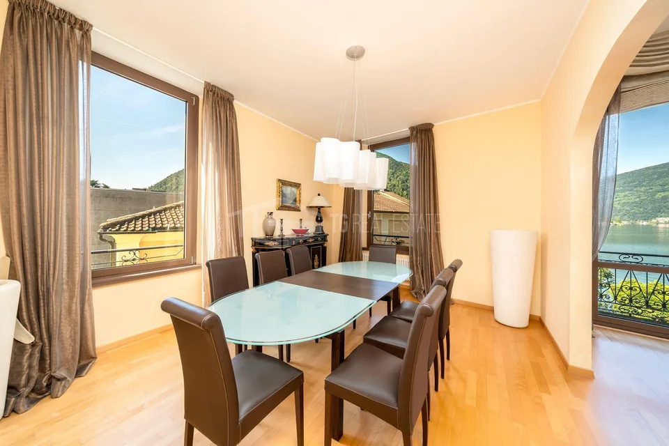 ATTICO CON VISTA LAGO IN ELEGANTE COMPLESSO STORICO