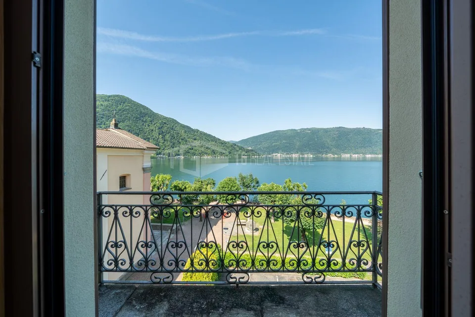 ATTICO CON VISTA LAGO IN ELEGANTE COMPLESSO STORICO | PENTHOUSE WIT...