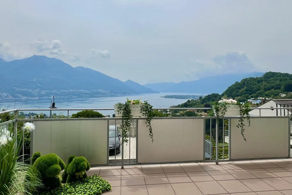 Appartamento 4,5 camere ?con vista lago 180°, ampia terrazza soleggiata e giardino privato – foto 11 di 30
