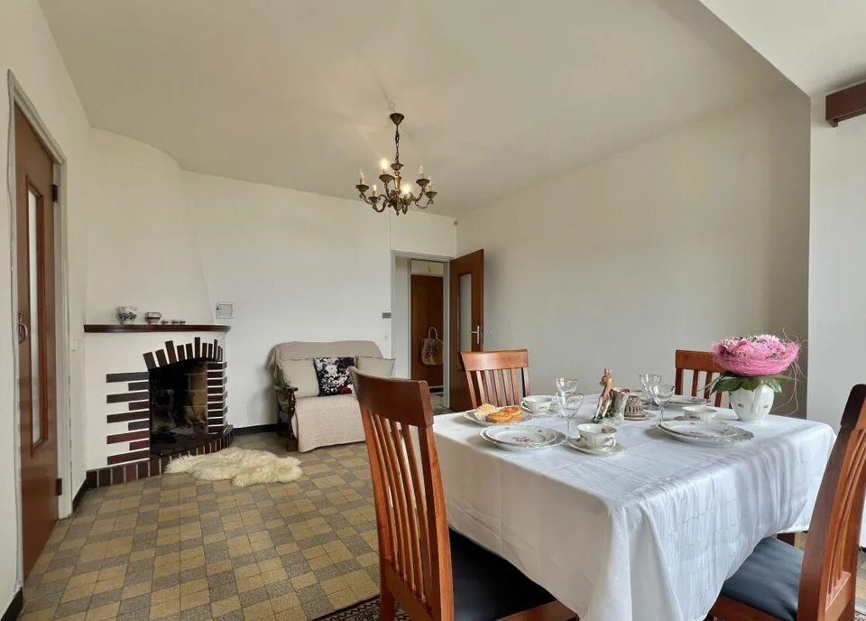 4,5 Zi. Wohnung in Zweifamilienhaus mit 180° Seesicht, grosser Sonnenterrasse &amp; eigenem Garten
