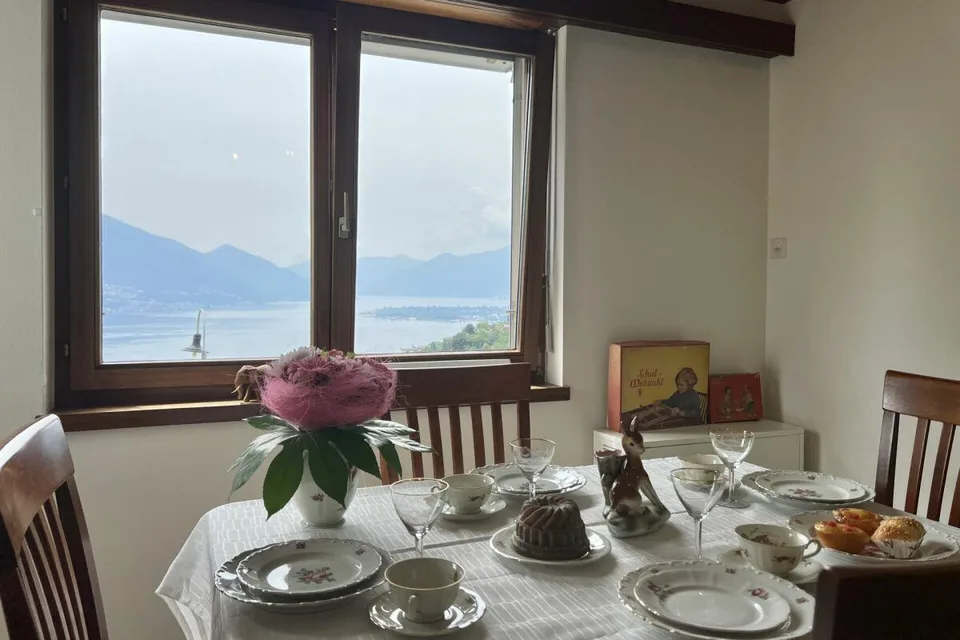 Appartamento 4,5 camere ?con vista lago 180°, ampia terrazza soleggiata e giardino privato – foto 24 di 30