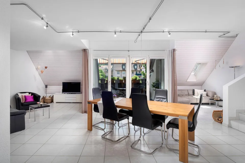 Charmante 6.5-Zimmer-Dachmaisonette mit Cheminée & Weitsicht!