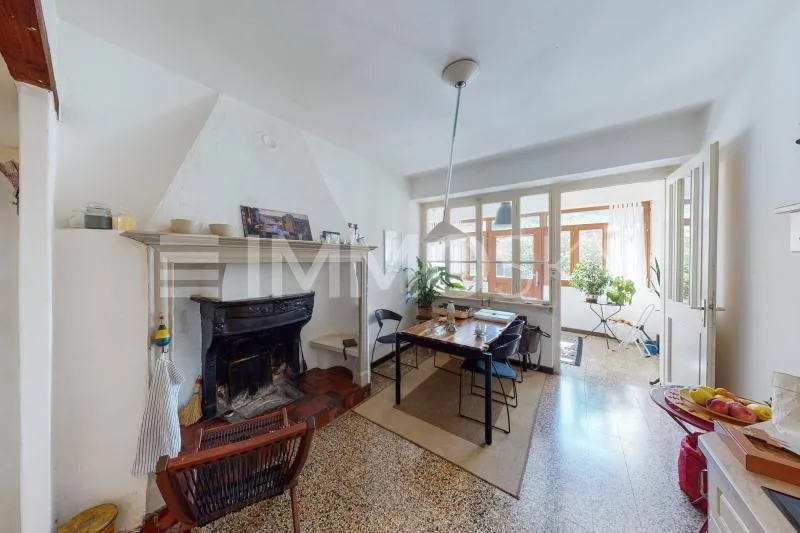 3 appartamenti con entrate separate e corte interna