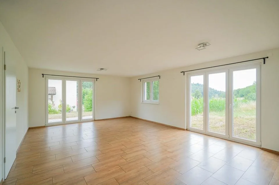 Grosszügiges 7.5 Zimmer-Einfamilienhaus am Bauzonenrand
