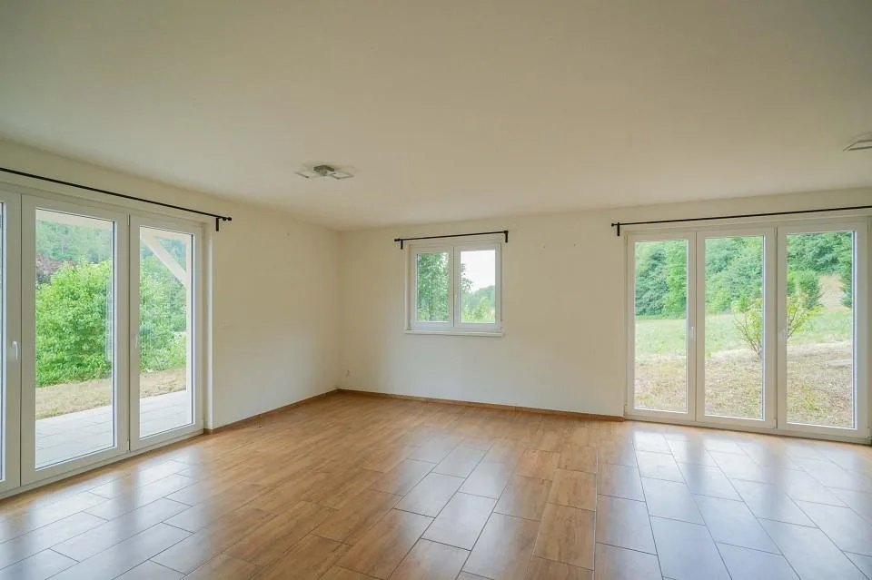 Grosszügiges 7.5 Zimmer-Einfamilienhaus am Bauzonenrand