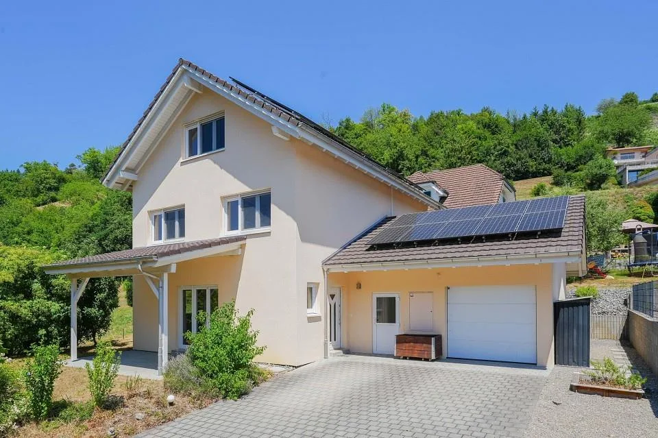 Grosszügiges 7.5 Zimmer-Einfamilienhaus am Bauzonenrand