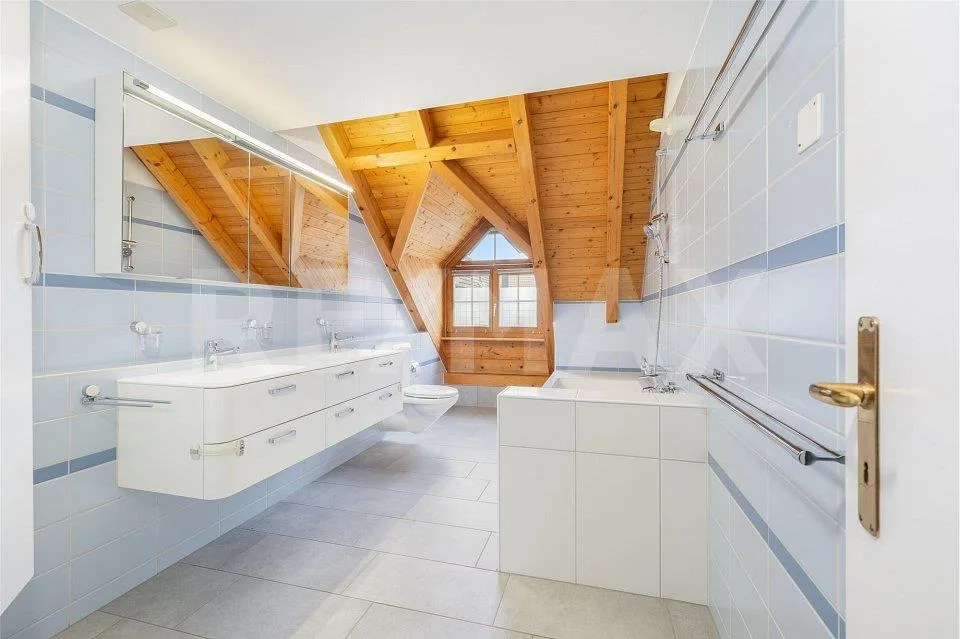 Maisonnette avec une architecture unique et des espaces de vie polyvalents