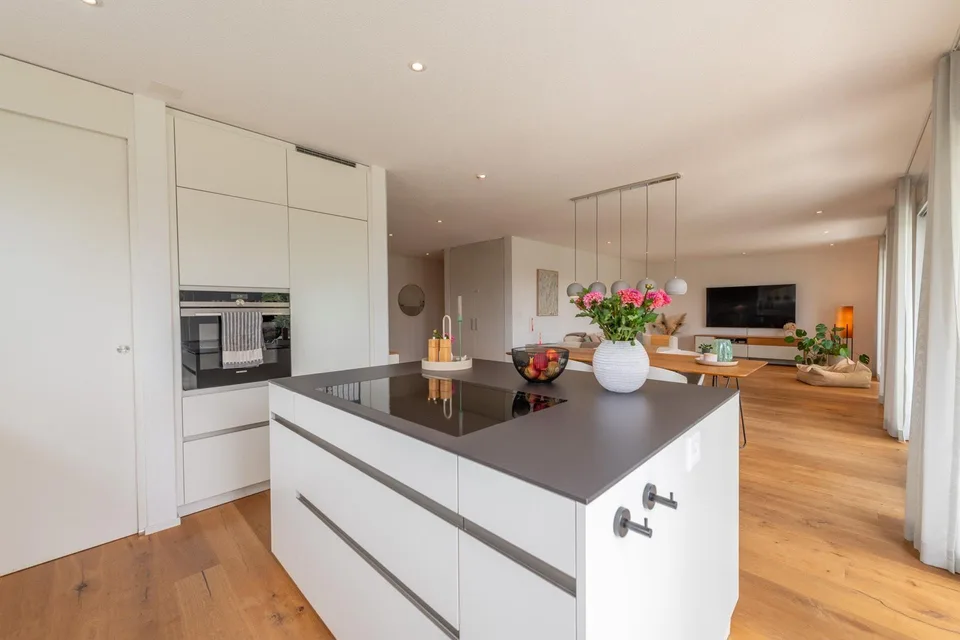 Moderne, lichtdurchflutete Gartenwohnung mit Terrasse & privatem Gr...