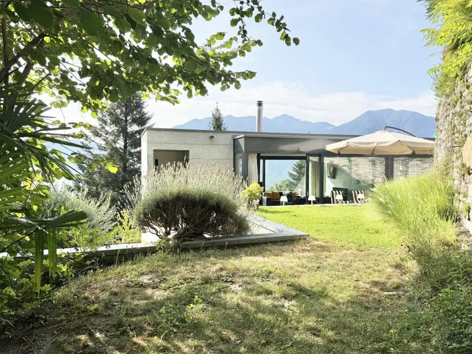 ZU VERKAUFEN IN BRIONE S. MINUSIO - Exklusives Einfamilienhaus mit ...