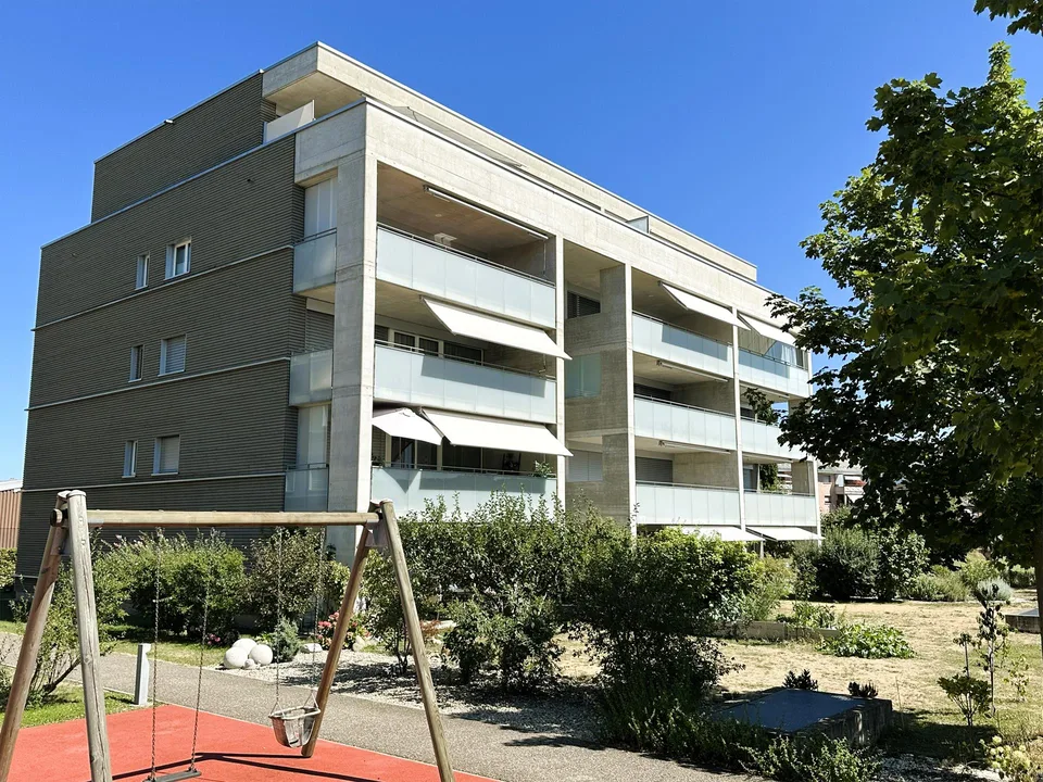 Moderne, helle 3.5 Zimmer Eigentumswohnung mit Aussicht ins Grüne