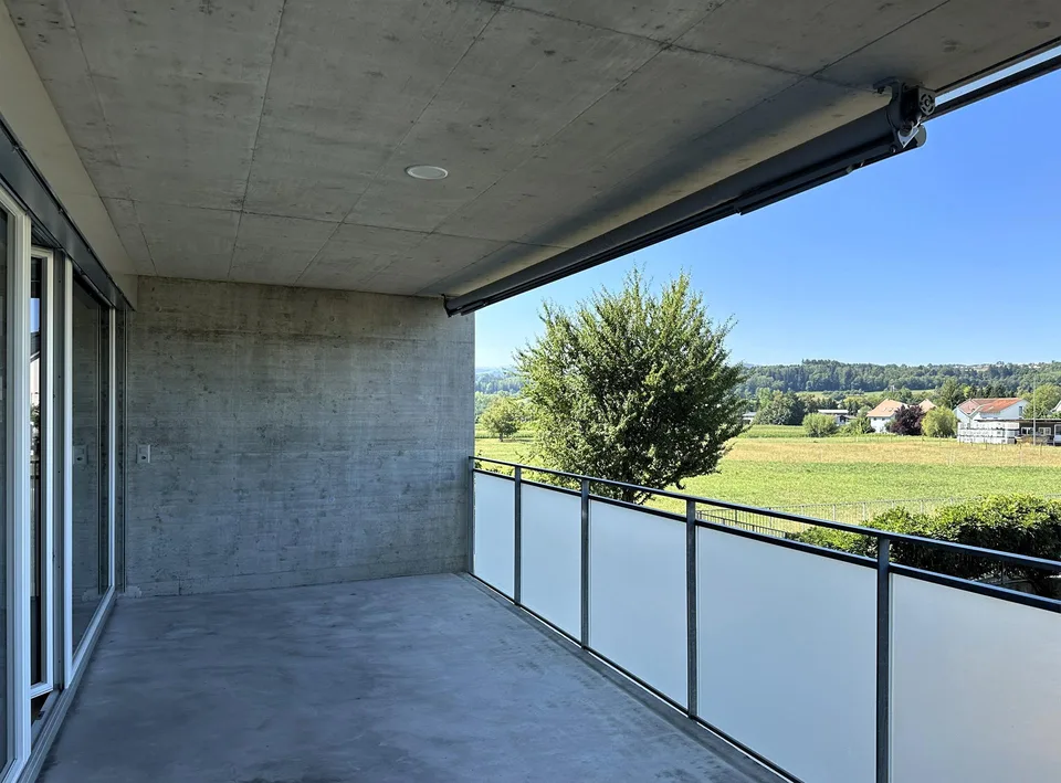 Moderne, helle 3.5 Zimmer Eigentumswohnung mit Aussicht ins Grüne