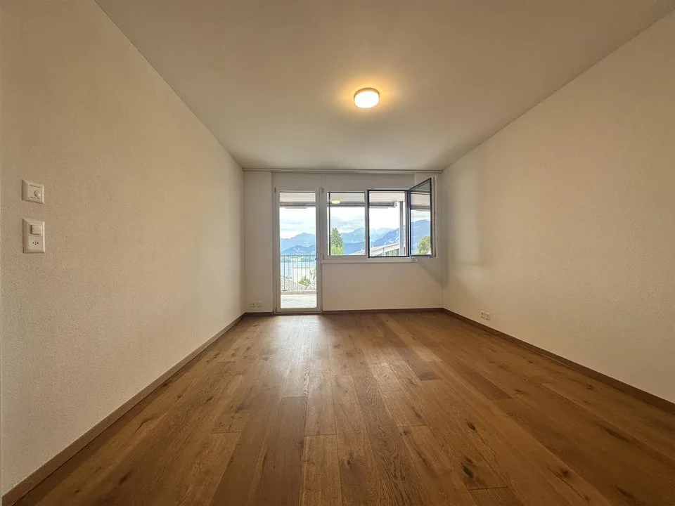Moderne Wohnung mit See- und Bergsicht im Herzen von Meggen