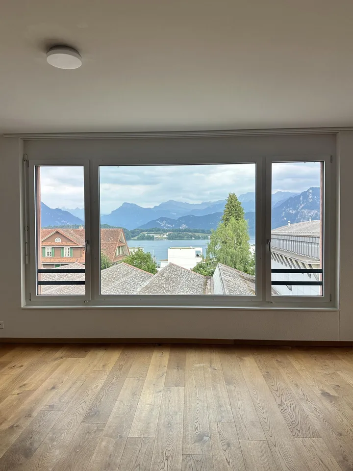 Moderne Wohnung mit See- und Bergsicht im Herzen von Meggen