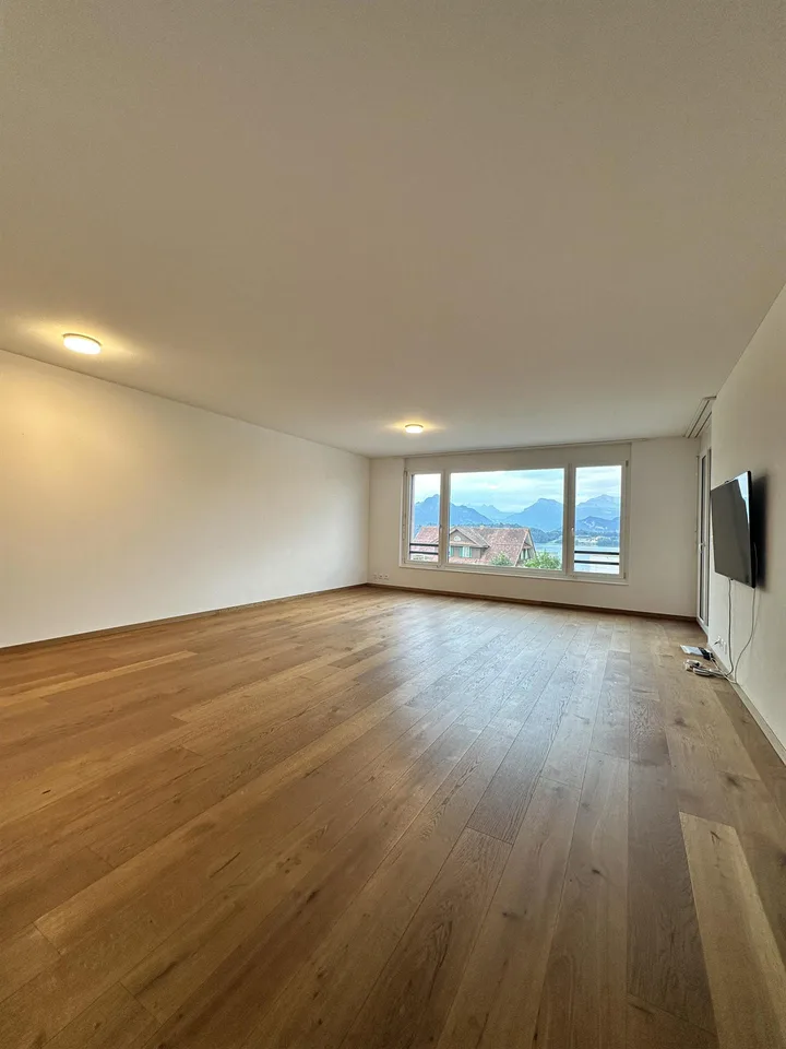 Moderne Wohnung mit See- und Bergsicht im Herzen von Meggen