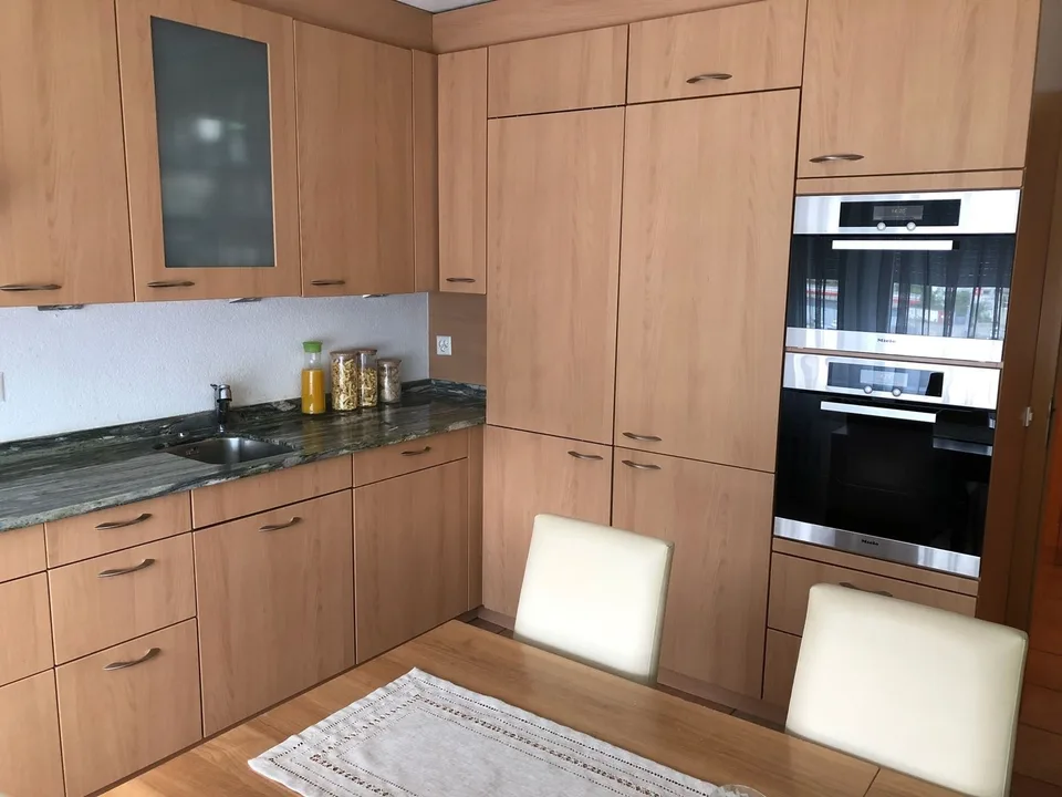 Schöne, helle 4-Zimmer-Wohnung an zentrale Lage