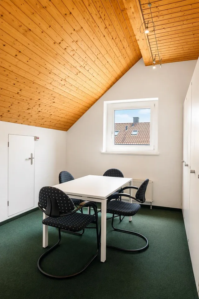 Praktische Bürofläche an zentraler Lage in Berikon - 65 m² im 2. Ob...
