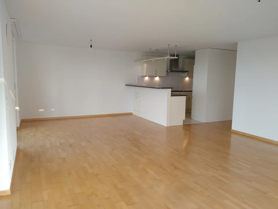 grosse, helle 4.5 Zimmer-Wohnung an ruhiger Lage mit Südausrichtung