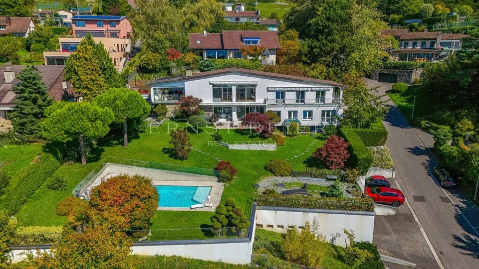 Propriété de prestige avec jardin paysager, piscine et panorama sur...